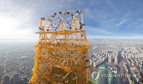 롯데월드타워 국내 최고 555m 도달
