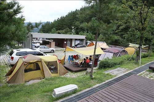 숲속에서 캠핑을…무주 반딧불야영장 25일 개장