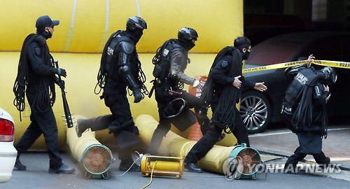 헤어진 여친 남자친구 상대 인질극…경찰 특공대 대치(종합)