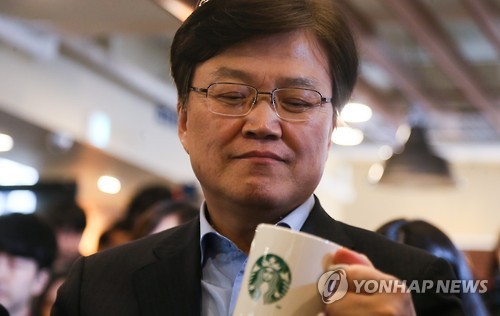 이맛이야 커피 맛보는 최양희 장관