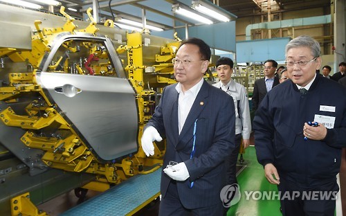 고용디딤돌 참여기업 찾은 경제부총리