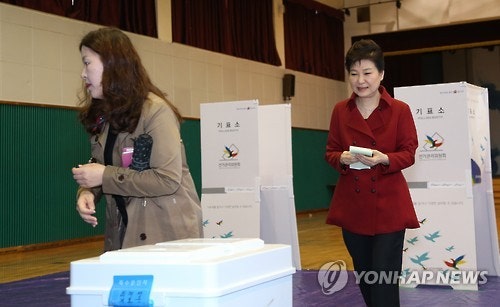 투표하는 박근혜 | 인스티즈