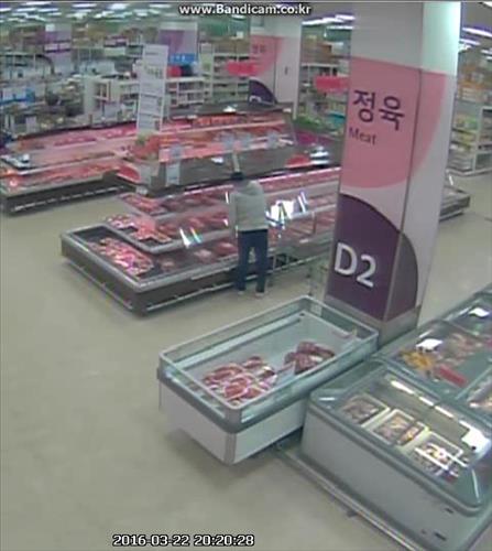 장사안돼서 대형마트서 고기 훔쳐 판 정육점 사장님
