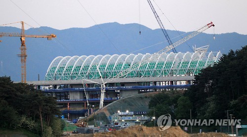 공사 한창인 올림픽 스피드스케이팅 경기장