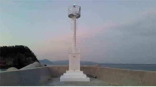 여수 돌산 죽포항 등대 첫 불 밝혀