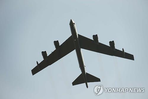 美 B-52 폭격기, 괌기지서 이륙 직후 추락…인명피해는 없어