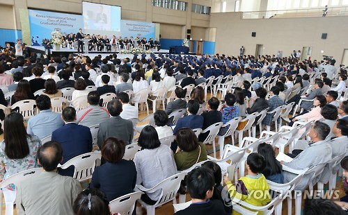 한국국제학교 고교 첫 졸업식…졸업생 52명 배출
