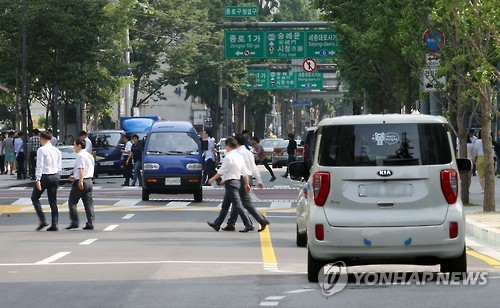 "도로횡단 사망자 40% 무단횡단…횡단보도 간격 좁혀야"