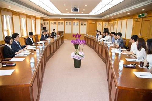 부산 로스쿨 학생들, 고등법원 판사들과 판결 토론