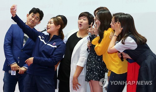 화기애애