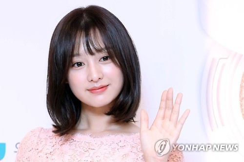 김지원 ,굴욕없는 피부미인