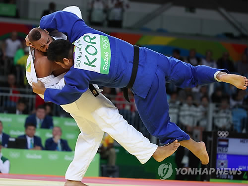 <올림픽> 거구가 가볍게
