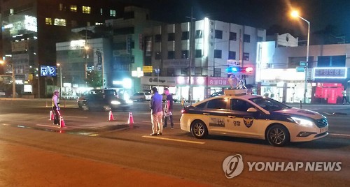 부풀어 오른 도로 통제