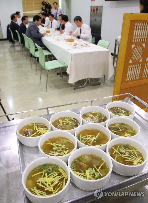 <국감현장> 김영란법의 힘…의원들 구내식당서 만원짜리 식사(종합)