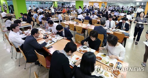 붐비는 의원회관 식당