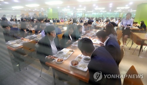 붐비는 의원회관 식당