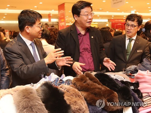 코리아 세일 페스타 현장점검 나선 주형환 장관