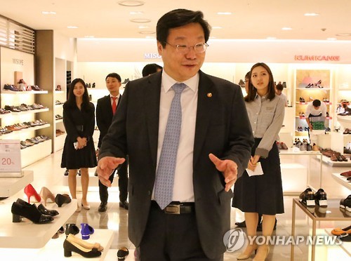 주형환 장관, 현대백화점 무역센터점 방문