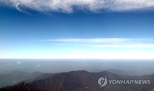 가을 산 가을 하늘