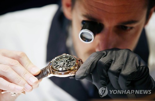 꼼꼼하게 살펴보는 워치메이커