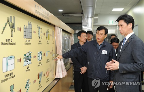 손문기 식약처장, 엘지생활건강 청주공장 방문