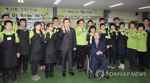 미니하트 날리는 황총리