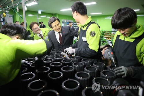 격려해주는 황총리