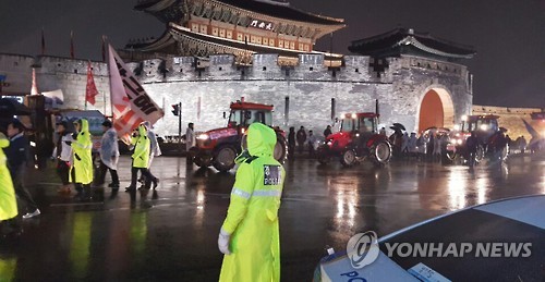 전농 투쟁단 계획 바꿔 트랙터 6대 몰고 지금 서울간다