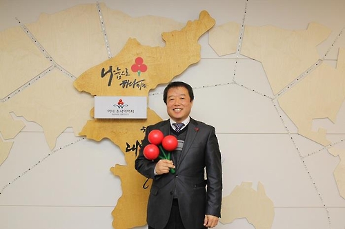 장학금 지원해 온 빵집주인, 아너소사이어티 가입