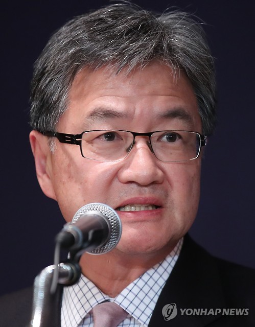 기자회견하는 조셉 윤 특별대표