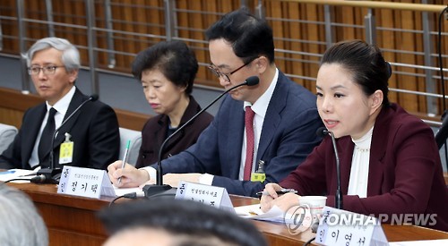 답변하는 이현주 컨설팅회사 대표
