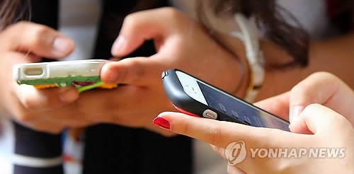 "노는 물이 다르다"…1020 페북·인스타 vs 4050 밴드·카스 | 인스티즈