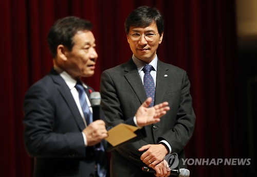 광주시장으로부터 소개받는 안희정
