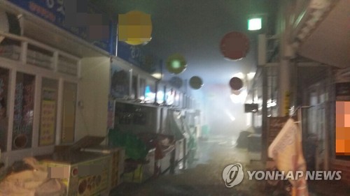 여수 수산시장서 불…점포 120개 중 116개 불에 타(2보)