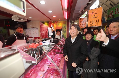 시장 방문한 안철수 전 대표