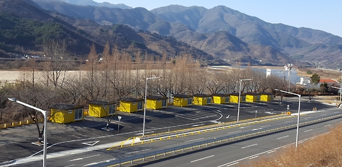 새 단장 하동 배 직판장 개장…무질서한 가판대 철거