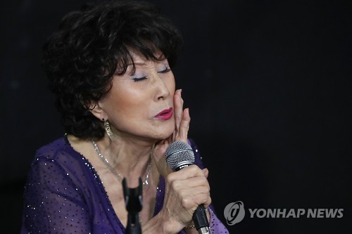 목포의 눈물 부르는 김민자