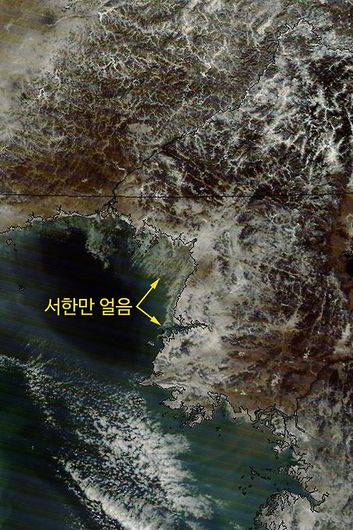[단독] 한파에 北평양 관문 남포항 바다 얼어붙어
