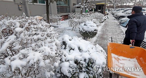 도심 아파트 제설작업