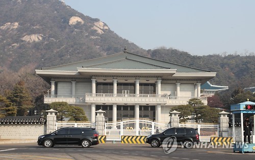 영빈관 앞 지나는 특검 차량