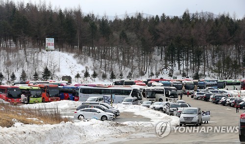 등산객 태우고 온 대관령의 관광버스