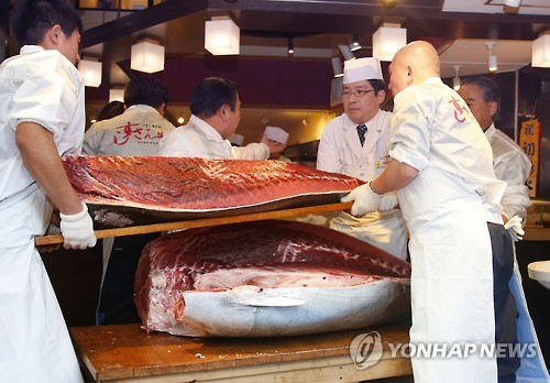 [단독] 생선은 건강식…이젠 명태·참치도 키워 먹는다(종합)