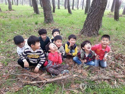 숲에서 맘껏 뛰놀아라…동부산림청 유아숲체험원 인기