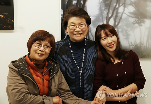 의전원 수석 졸업생과 그를 손수 받은 의사