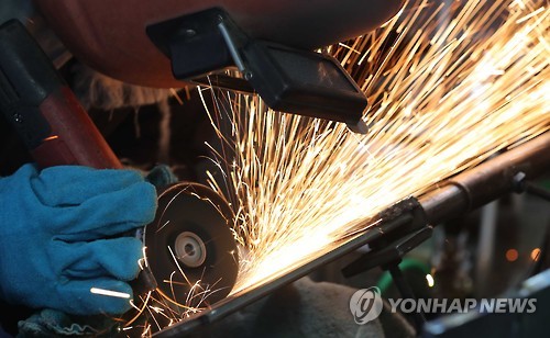 11ｍ까지 날아가는 용접 불티…화재 주의