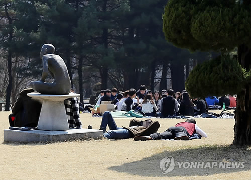 봄 햇살 내리쬐는 캠퍼스