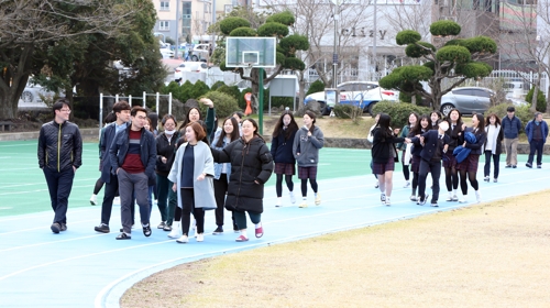 비만과의 전쟁 나선 여고…급식 개선, 에어로빅교실도