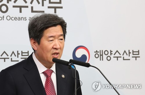 해수부 차관 "세월호 인양 정치적 의혹, 일고 가치 없다"