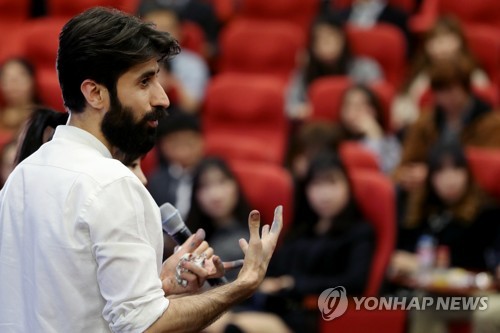 대학생 질문에 답하는 가립 아이
