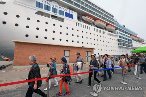 크루즈 타고 온 일본 관광객